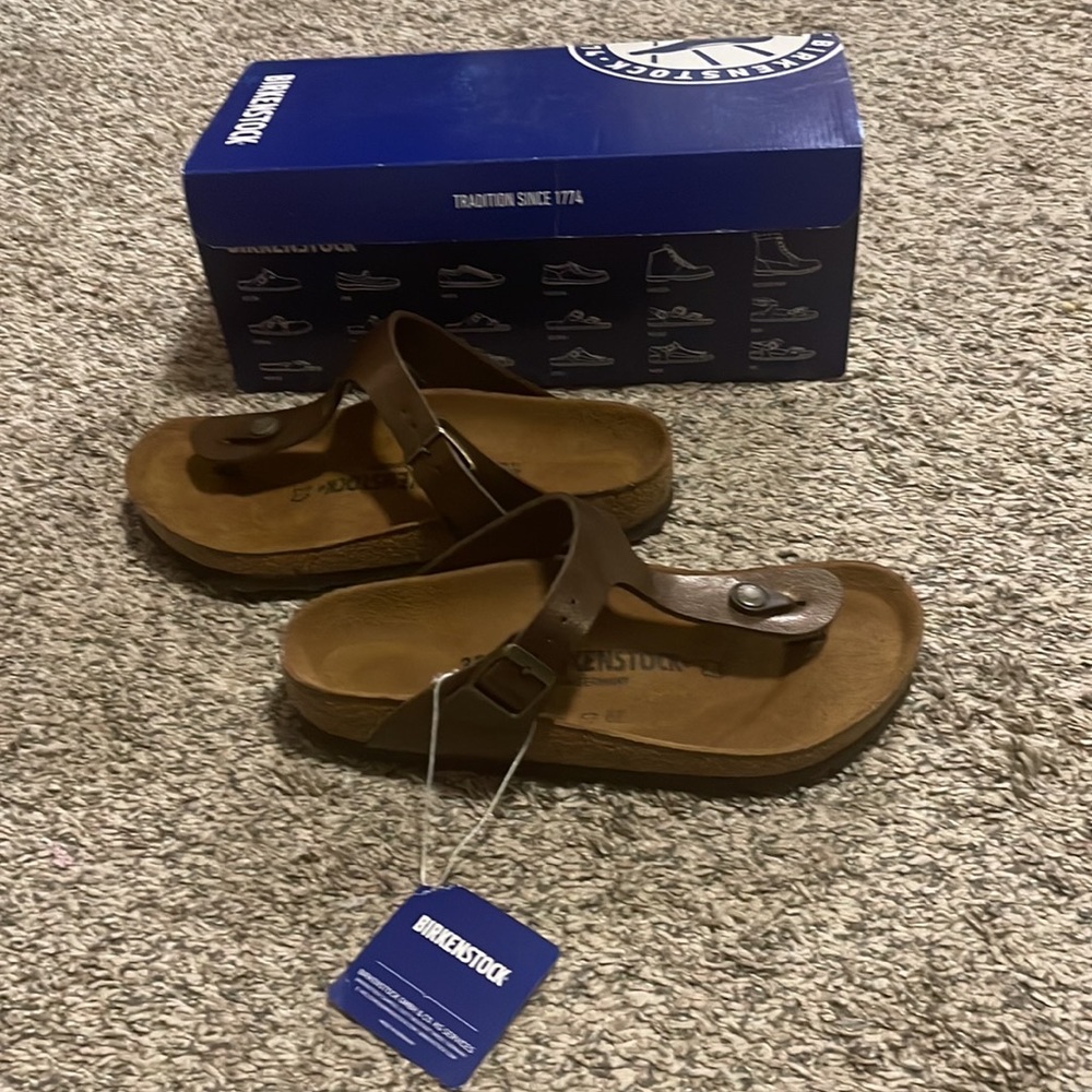 New w/ Box Gizeh Sandals